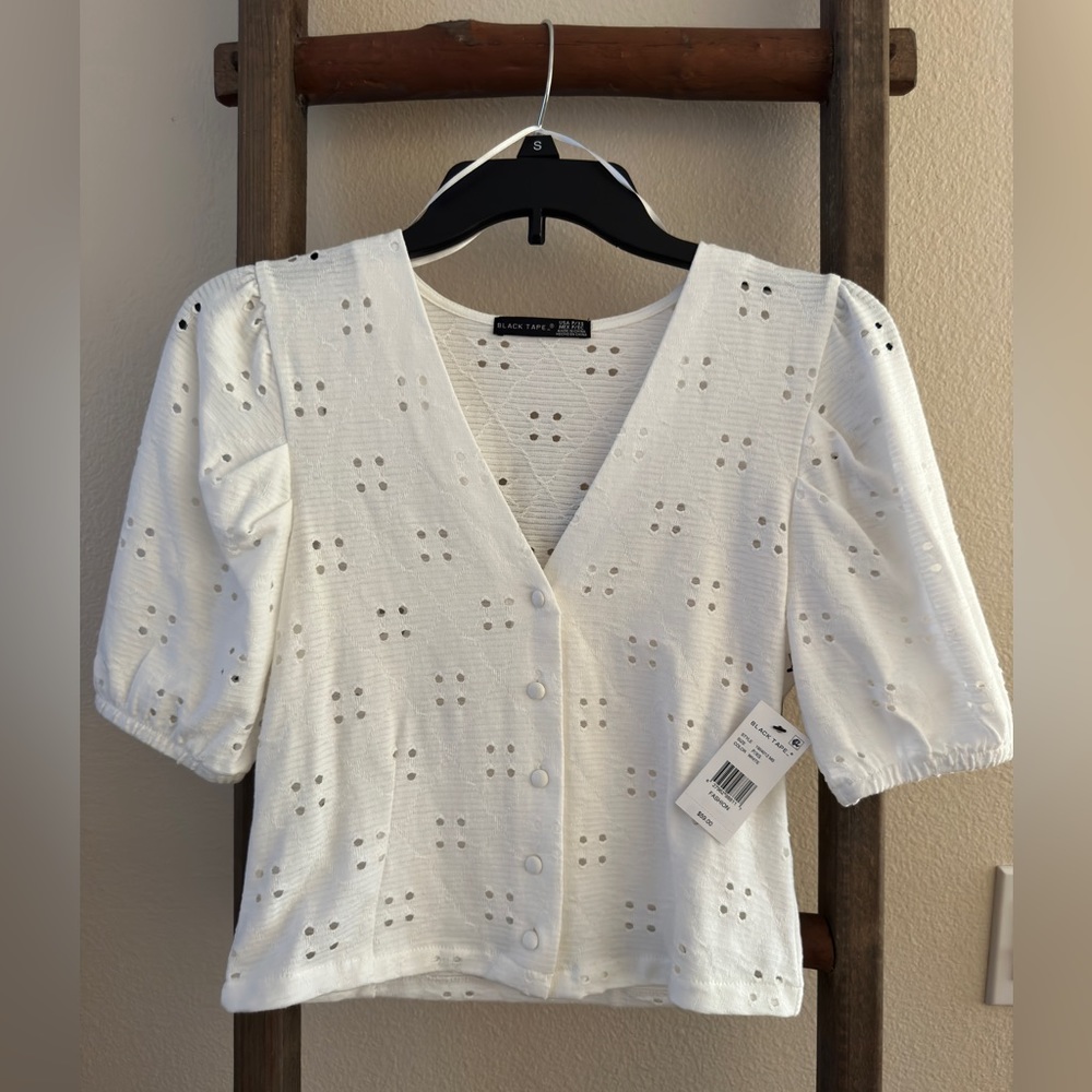 Black Tape brand, women Top, New, white, size:p/xs